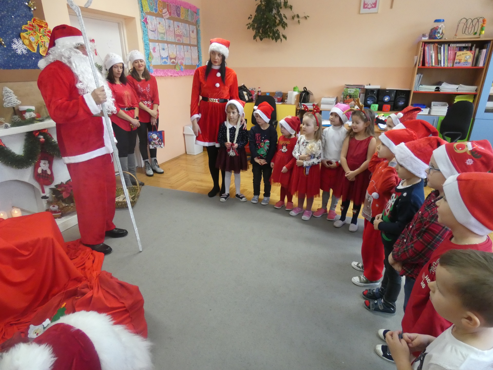 Odwiedziny Świętego Mikołaja w oddziale przedszkolnym i zerowym - Obrazek 1