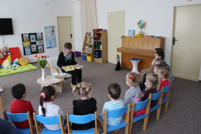 Čítanie s členkami Jednoty dôchodcov Prakovce pri príležitosti Dňa detskej knihy - Obrázok 2