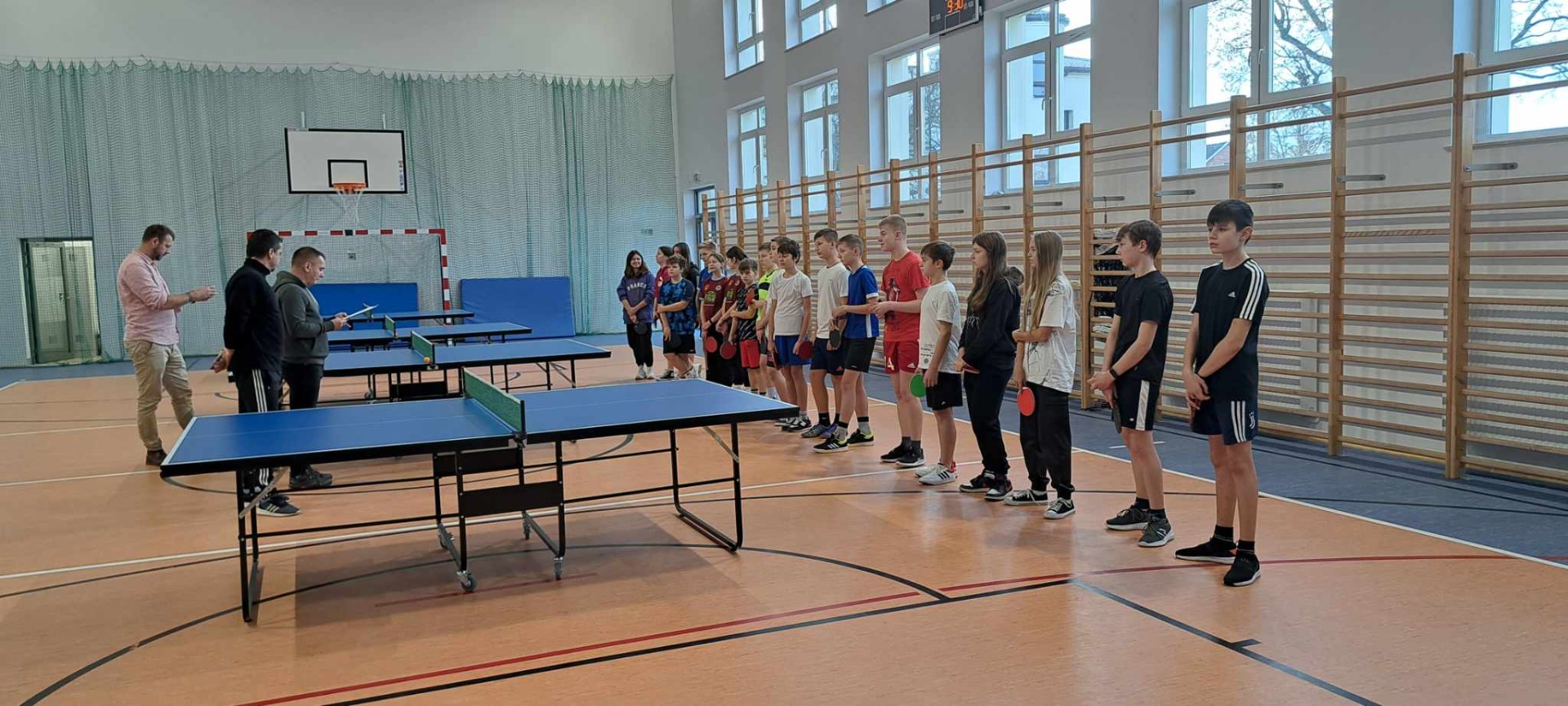 Zawody drużynowe w tenisie stołowym na szczeblu powiatu - Obrazek 1