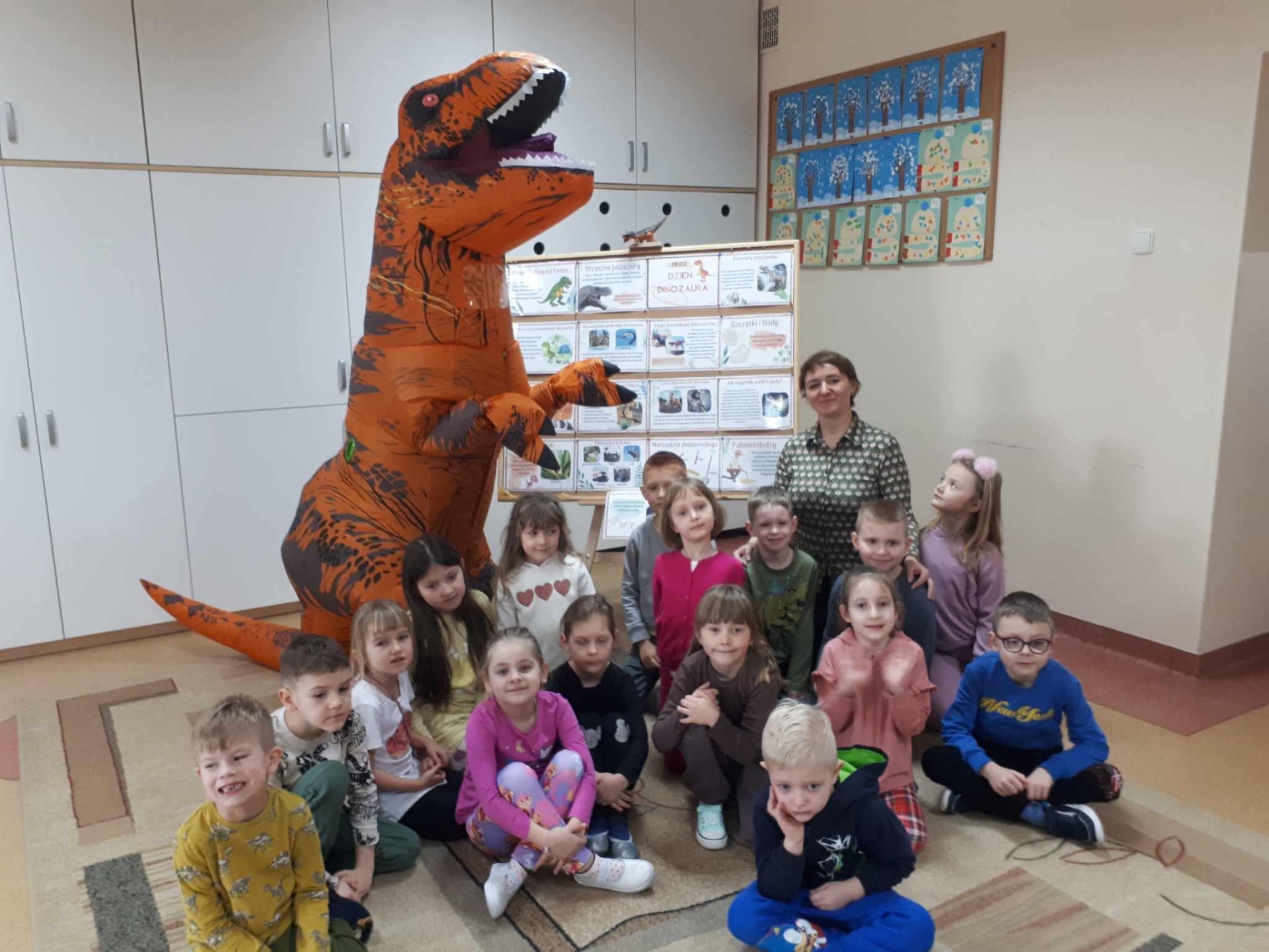 Dzień Dinozaura w Przedszkolu w Twardej - Obrazek 2