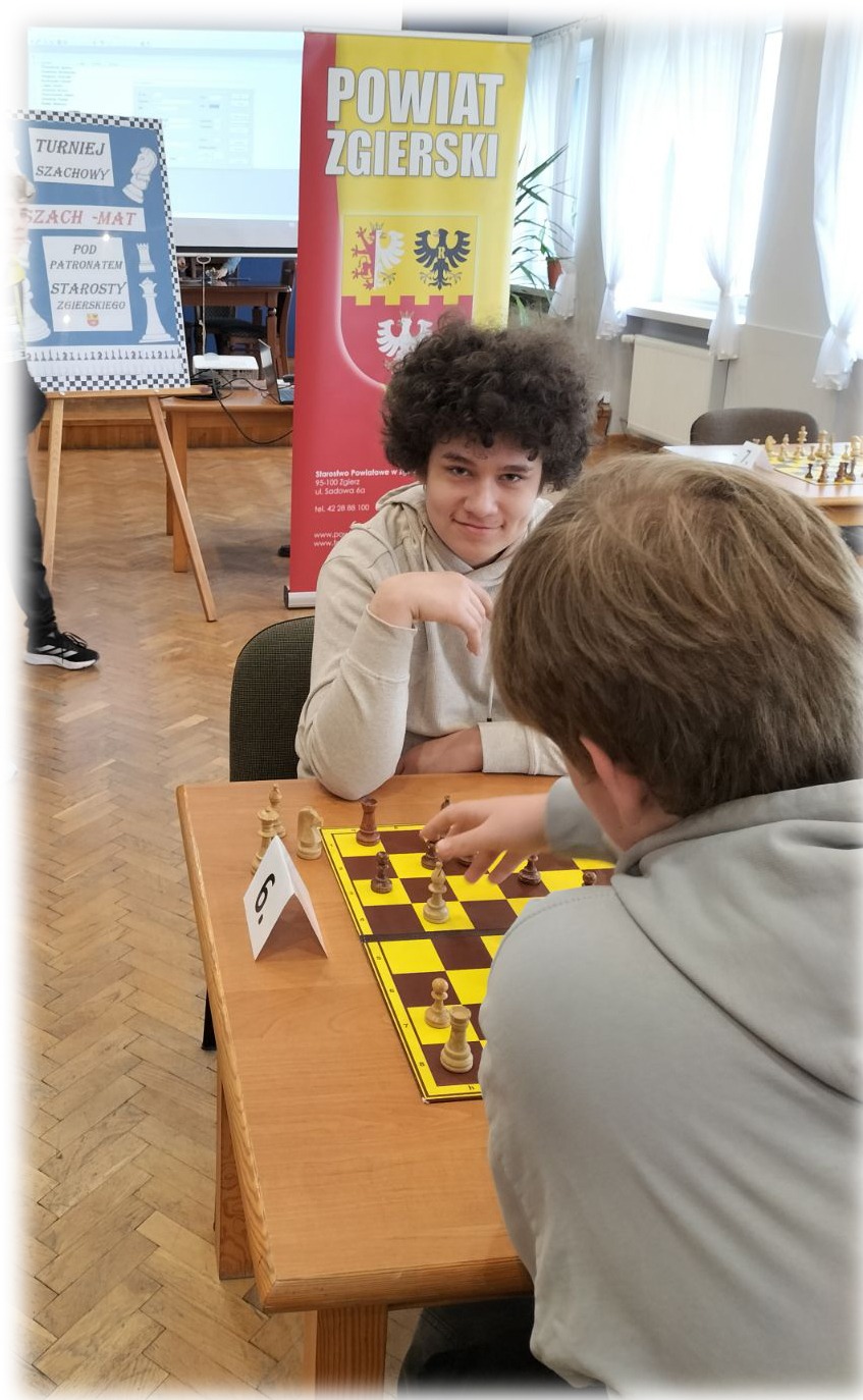 Turniej szachowy w Zespole Szkół nr 1 w Głownie - Obrazek 2