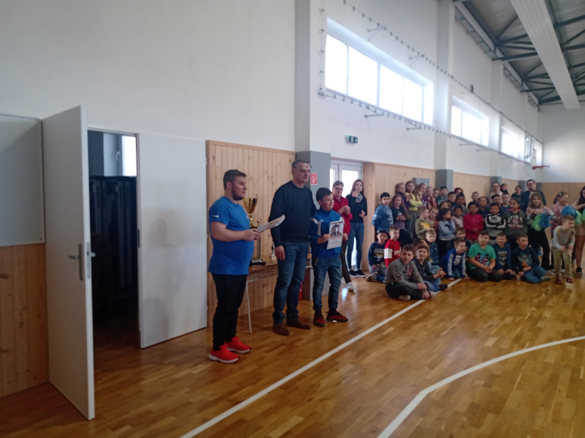 Futbalový turnaj žiakov 1. stupňa o putovný pohár riaditeľov škôl hornotoryského regiónu. - Obrázok 6