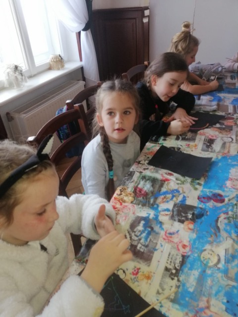 Wyjazd do Czernicy - udział dzieci w świątecznych warsztatach - Obrazek 4