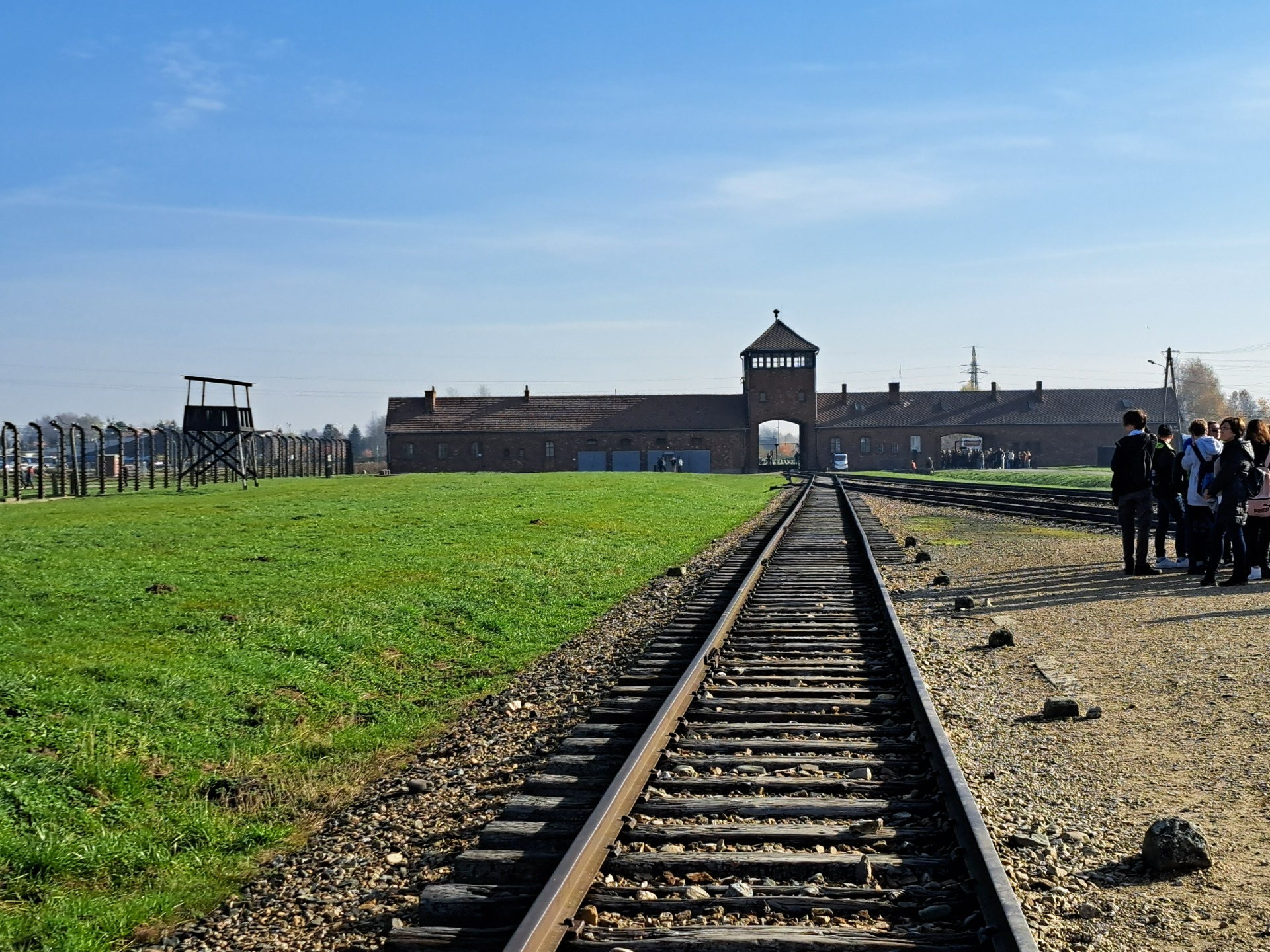 Wizyta klas ósmych w Miejscu Pamięci i Muzeum Auschwitz-Birkenau - Obrazek 2
