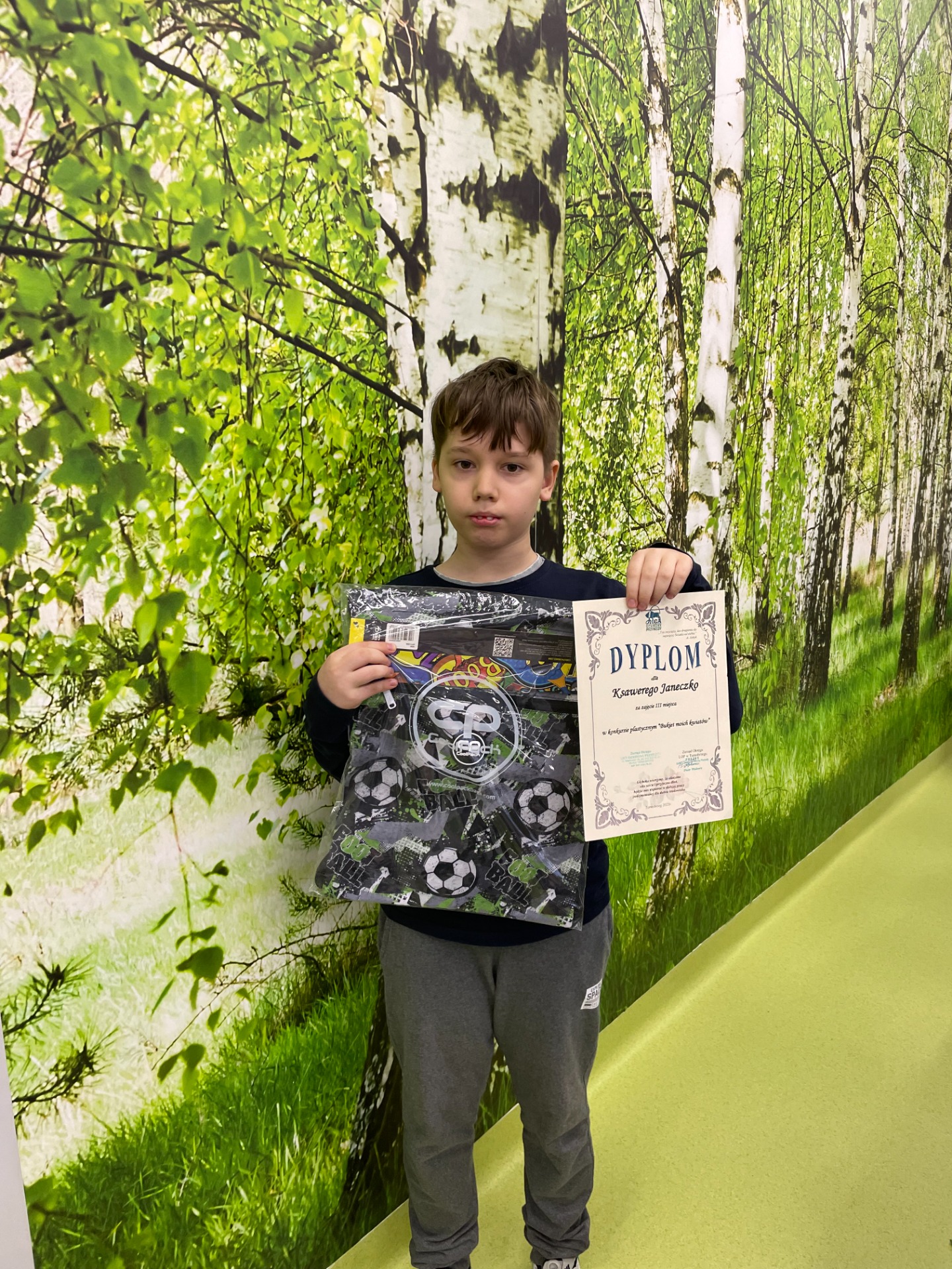 Uczeń Ksawery Janeczko z klasy 4b zdobył wyróżnienie w konkursie fotograficznym „Odkryjmy urok i tajemnice kwiatów „ organizowanym przez LOP w Tarnobrzegu 