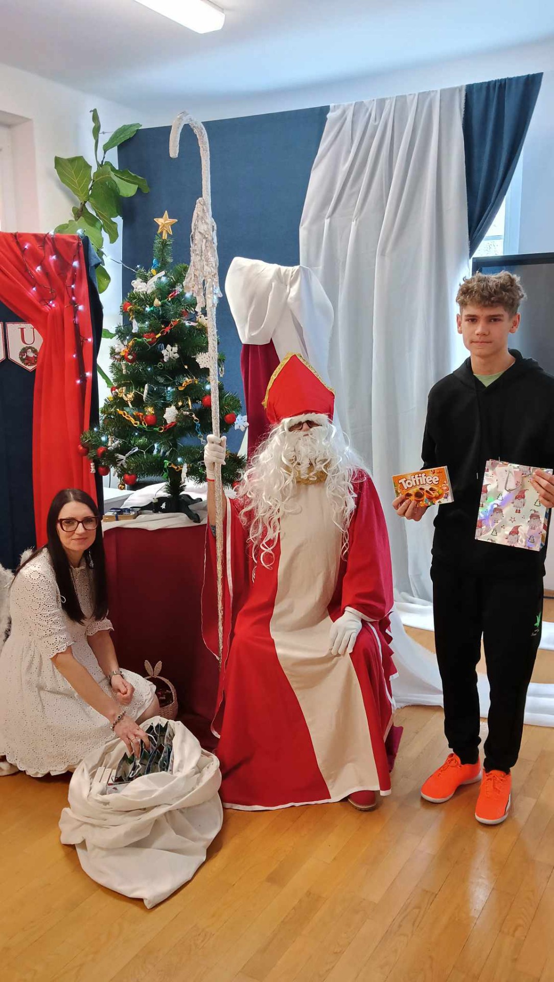 Święty Mikołaj w Zespole Szkół w Stępinie - Obrazek 1