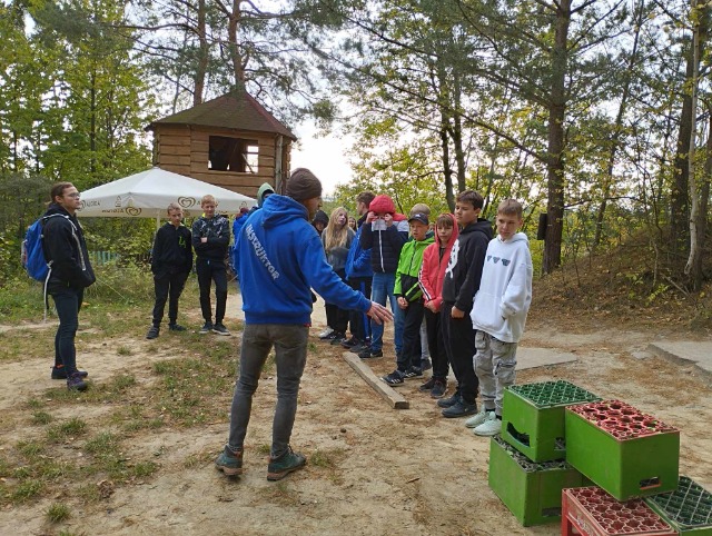 9 października uczniowie klas IV-VIII wybrali się na wycieczkę integracyjną do Adventure Park Kolibki w Gdyni - Obrazek 1