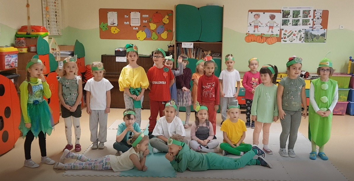 Przedstawienie Na straganie w wykonaniu dzieci z grupy Słoneczka