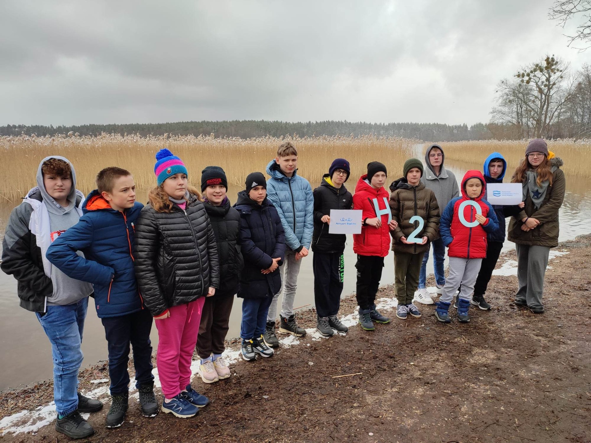 Uczniowie SP Nr 2 im. M. Kopernika w Olecku podczas realizacji programu „Aktywni Błękitni – szkoła przyjazna wodzie” 